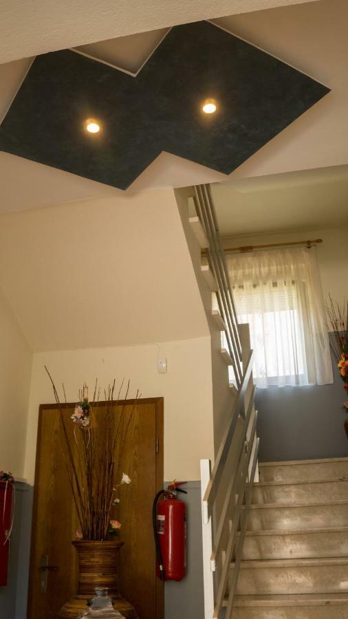פראליה דיוניסיו Niki Apartments מראה חיצוני תמונה